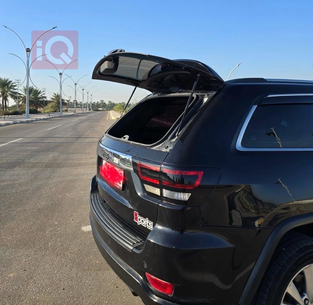 جیپ گراند شیرۆکی